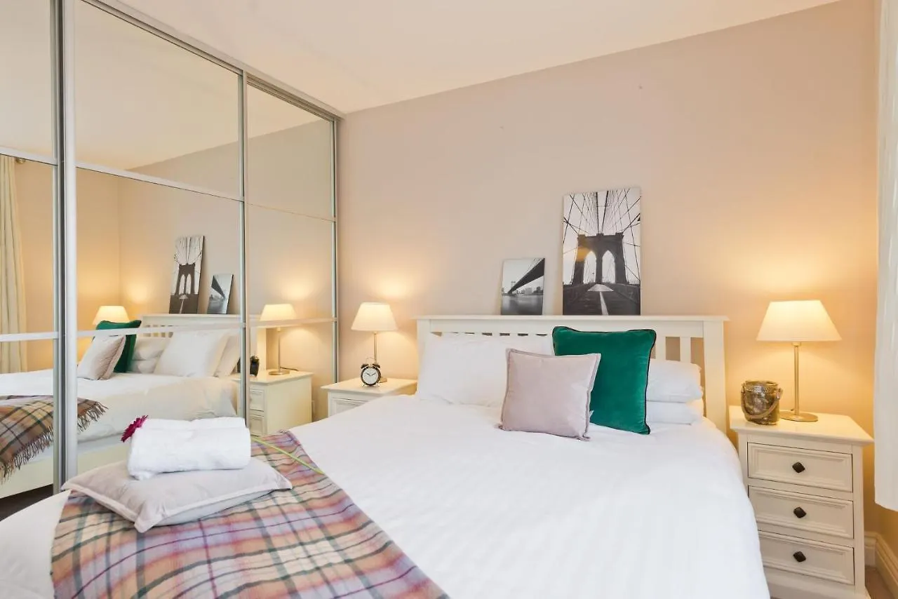 Broc House Apartment Dublin 4*,